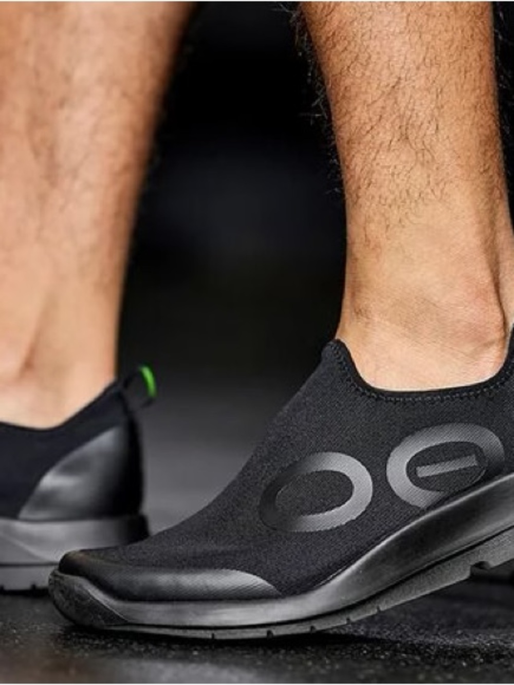 NEW OOFOS men's oomg sport low in black 11.5